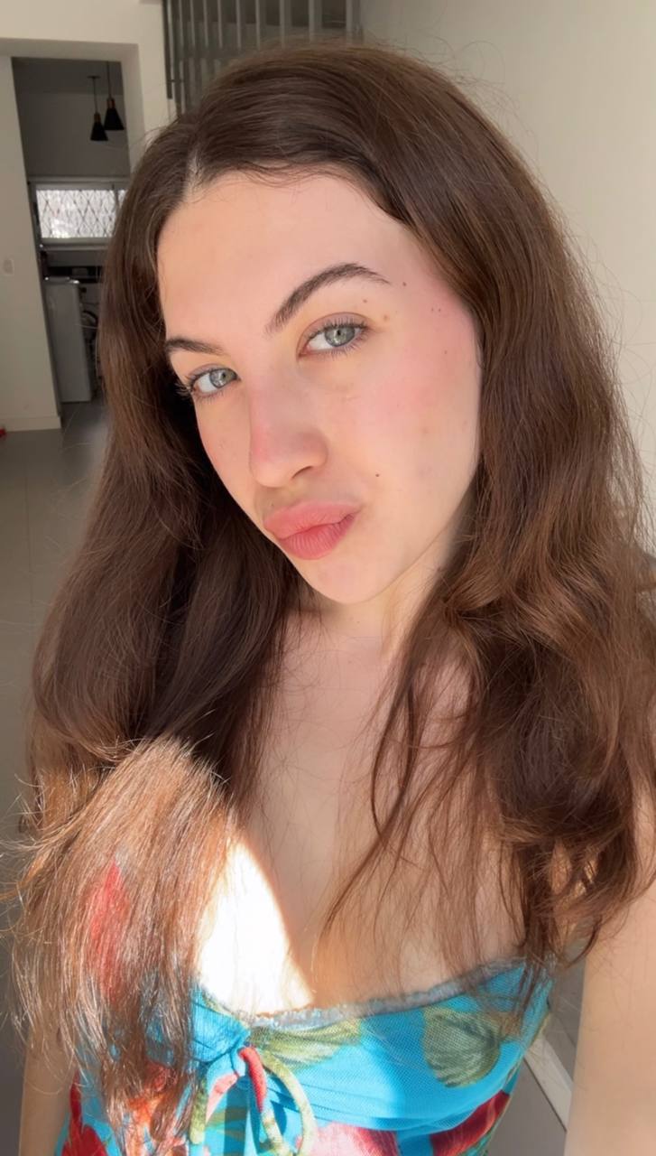 Nude girl Amber in Nukualofa