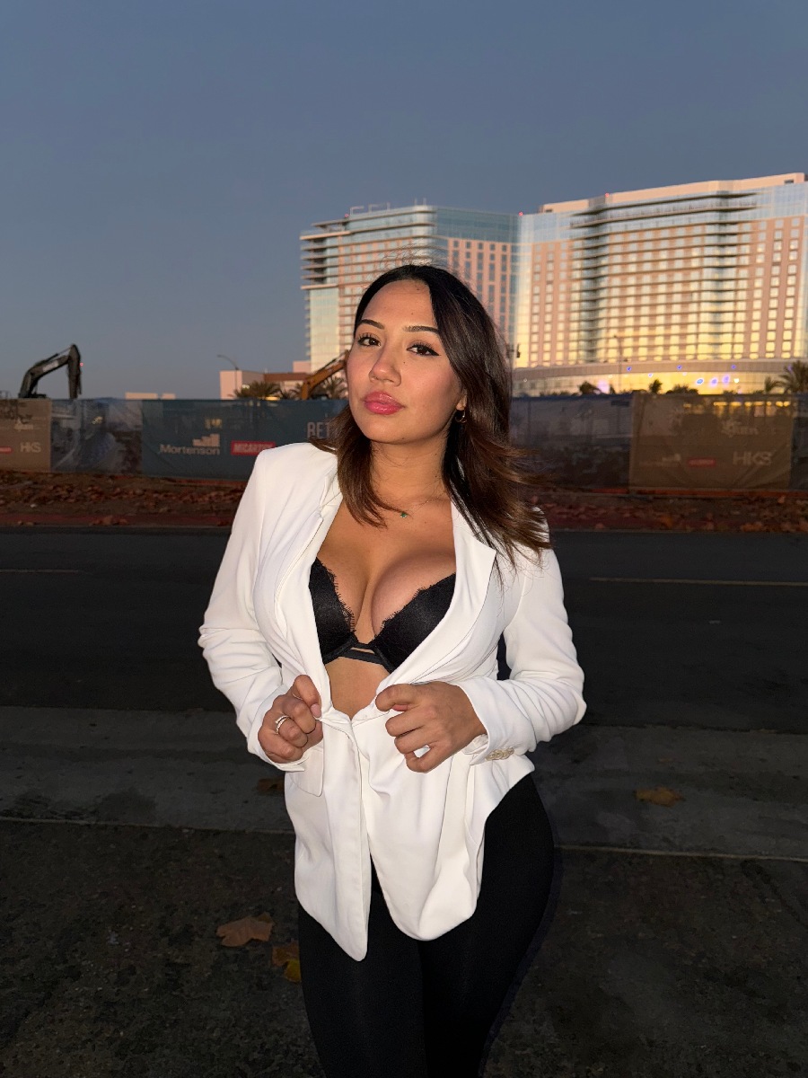 Take a pause and enjoy Ali Cruz — streaming from Nukualofa