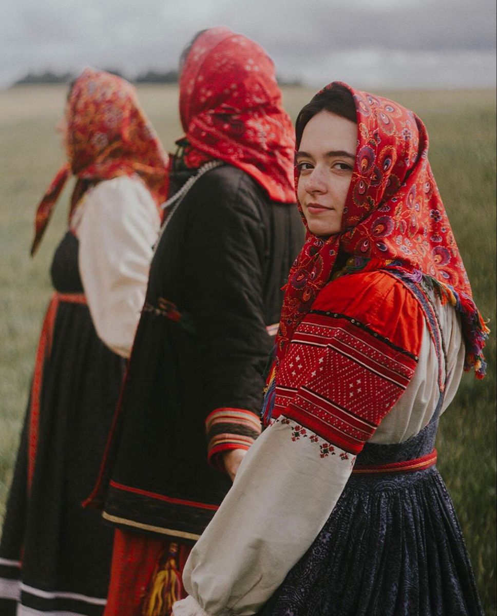 Women in Slavic costumes in Nukualofa