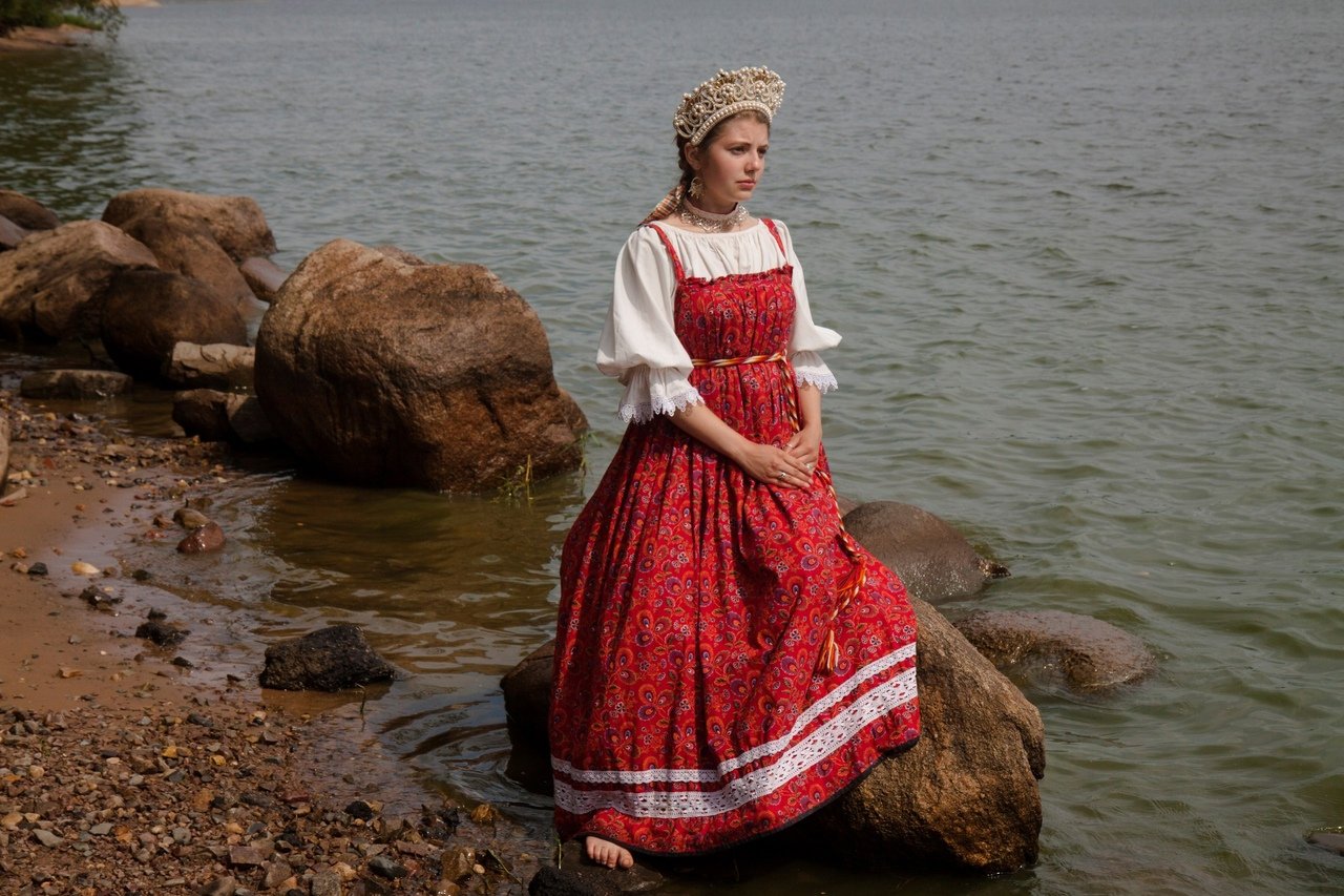 Women in Slavic costumes in Nukualofa