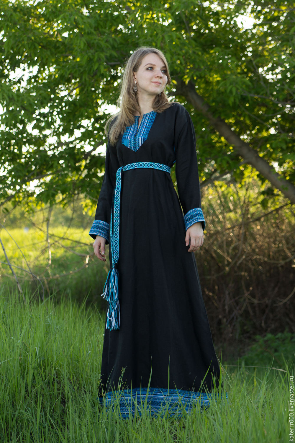 Women in Slavic costumes in Nukualofa