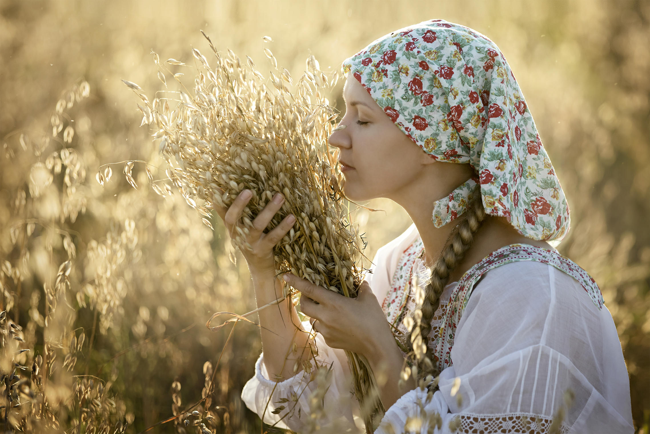 Photo Women in Slavic costumes in Nukualofa
