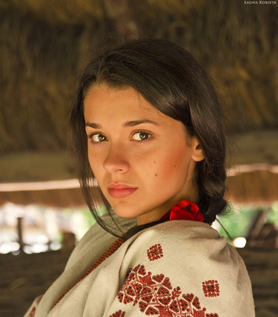 Girls in Slavic costumes in Nukualofa