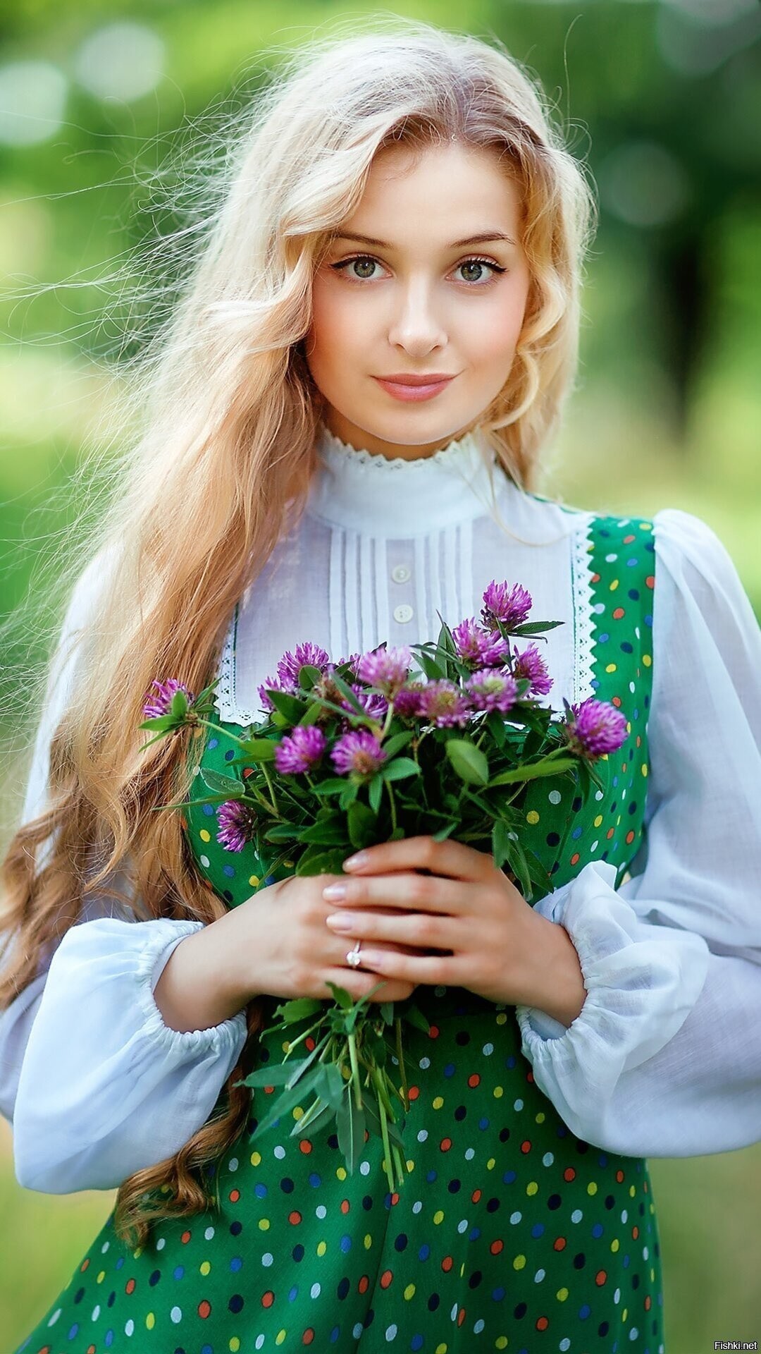 Girls in Slavic costumes in Nukualofa
