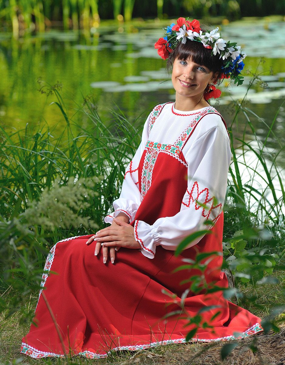 Beautiful girl Girls in Slavic costumes in Nukualofa